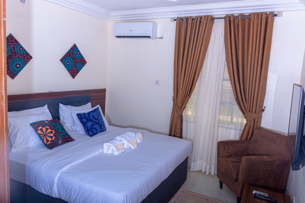 Executive Suite - Photo 1