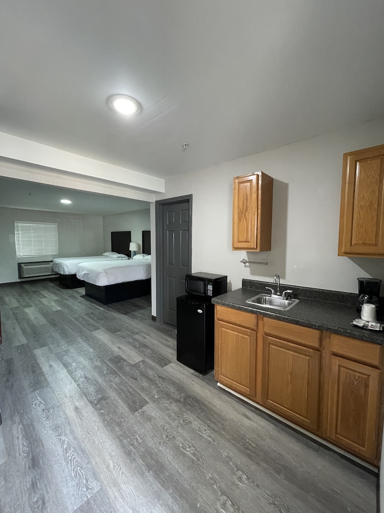 Standard Single Room, 2 Double Beds photo 1