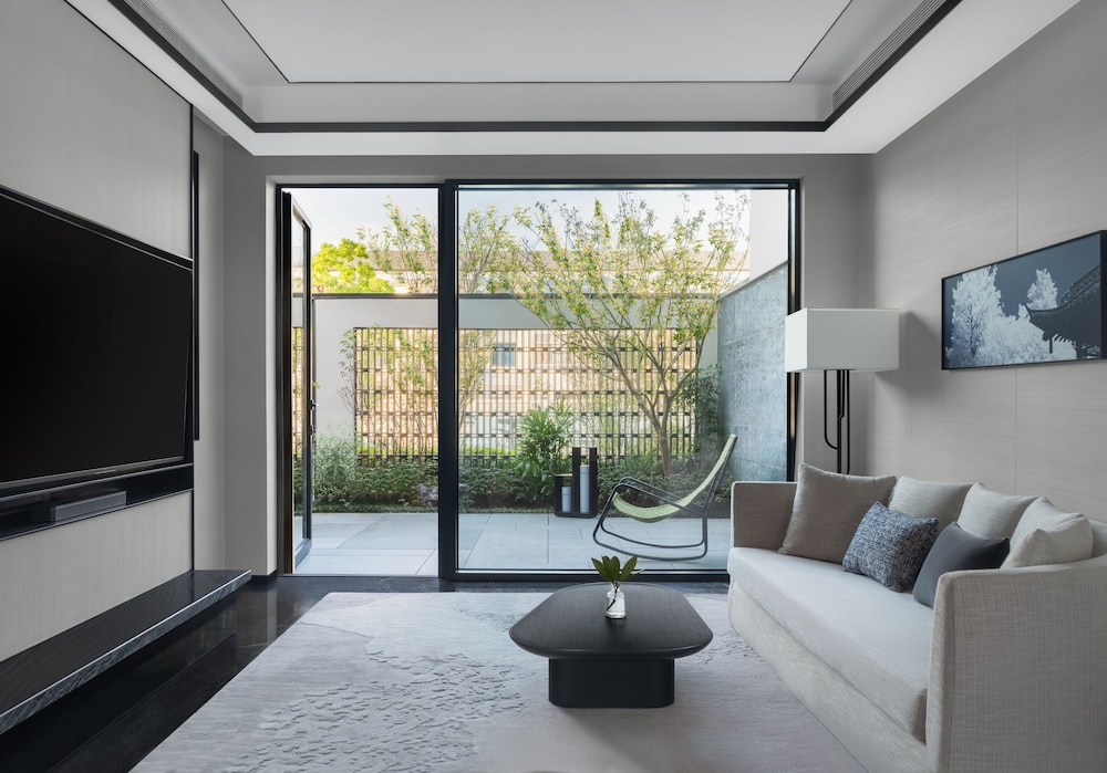 Suite, 1 Bedroom (Outdoor Living Area)