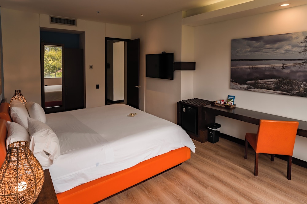 Executive Suite - Photo 4