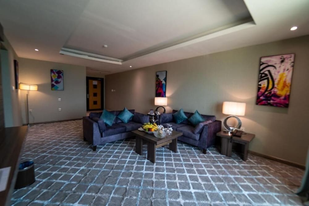Executive Suite, 2 Bedrooms, Balcony photo 2