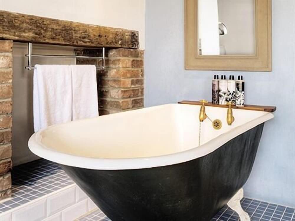Double Room, Ensuite (Large) - Photo 3