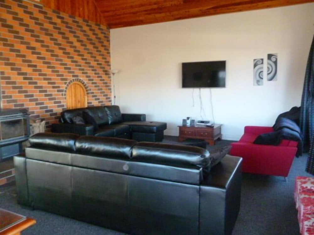 House, 5 Bedrooms photo 2