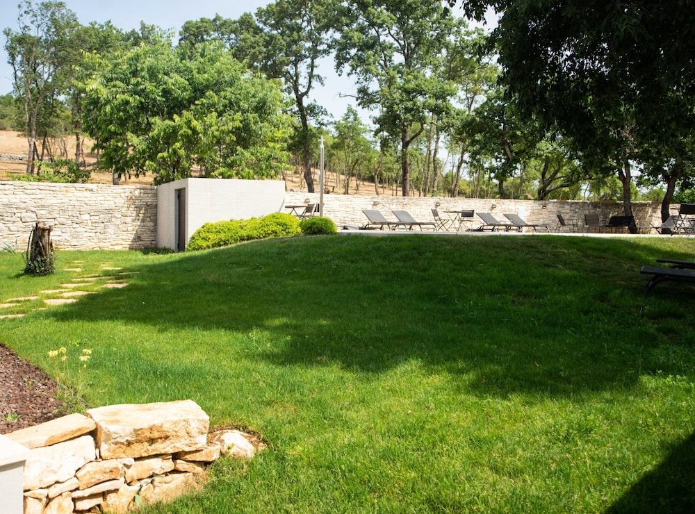 House (The Poolside Stone House in Bale) photo 2