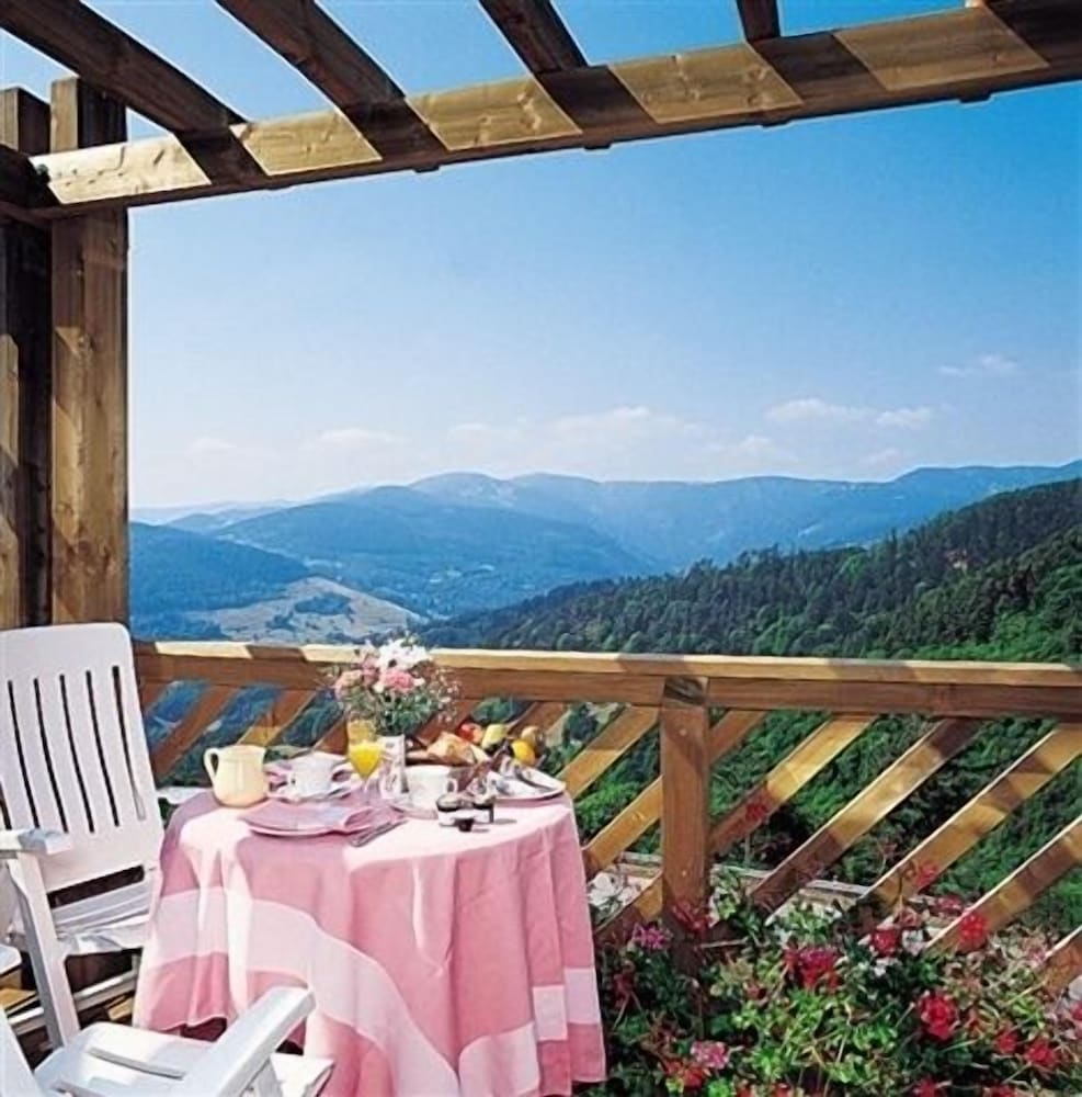 Classic Double or Twin Room, Balcony, Mountain View photo 2