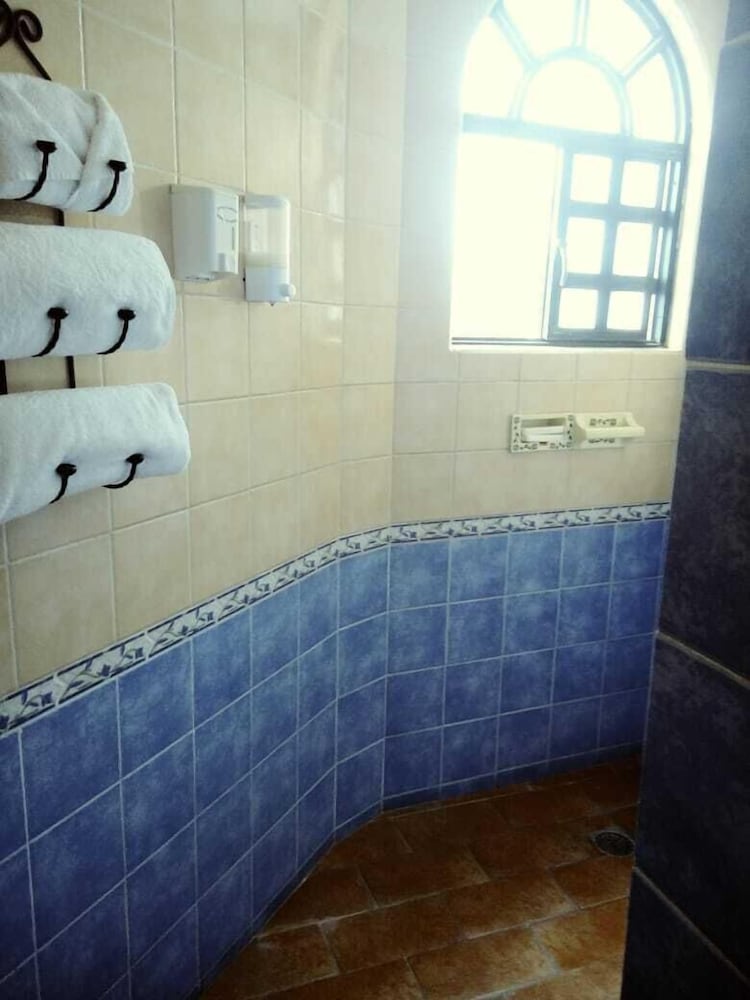 Triple Room, Multiple Beds photo 3
