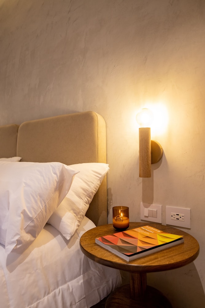 Standard Double Room - Photo 7