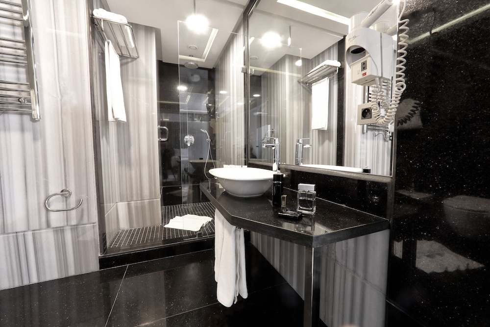 Royal Suite photo 2