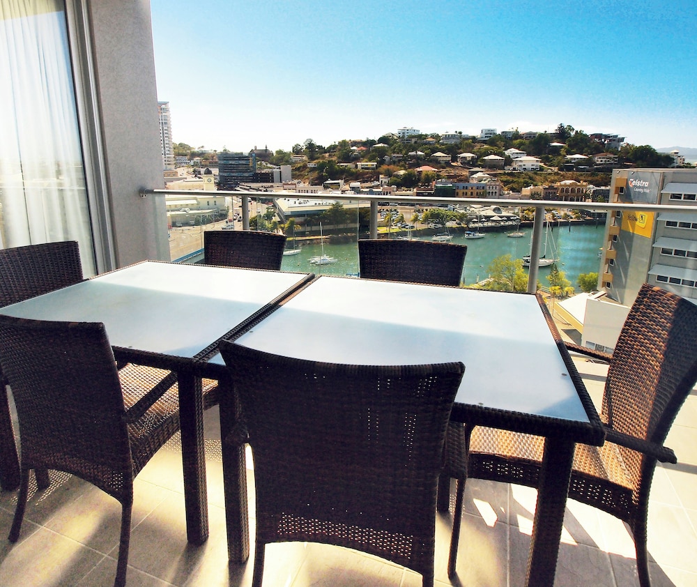 Apartment, 3 Bedrooms - Photo 4