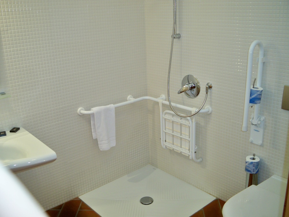 Standard Room, 2 Twin Beds photo 3