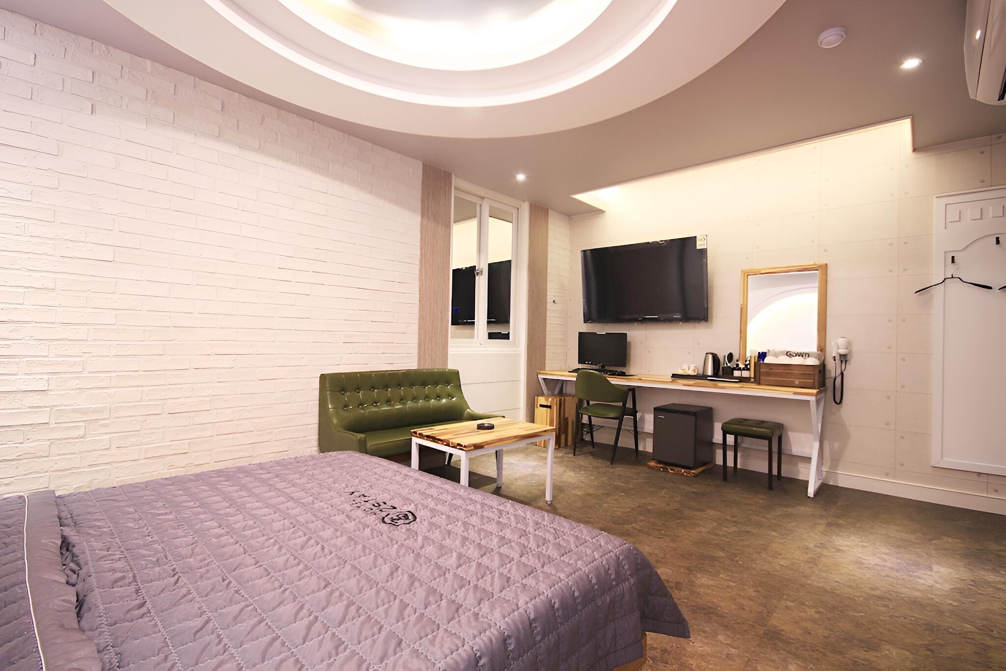 Room (Luxury (PC/Bathtub)) - Photo 1