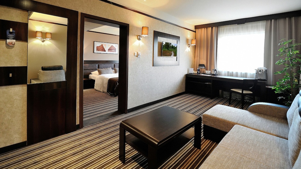 Senior Suite - Photo 4