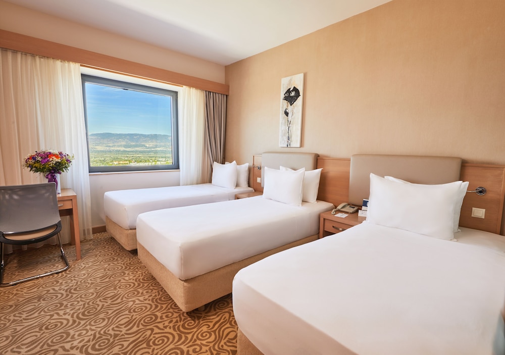 Triple Room with 3 Single Beds photo 1
