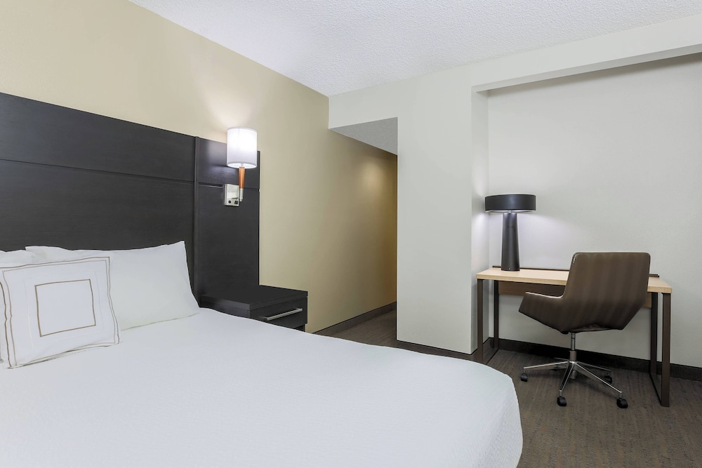 Studio, 1 King Bed With Sofa Bed, Fireplace (Mobility/Hearing Accessible, Tub) photo 3