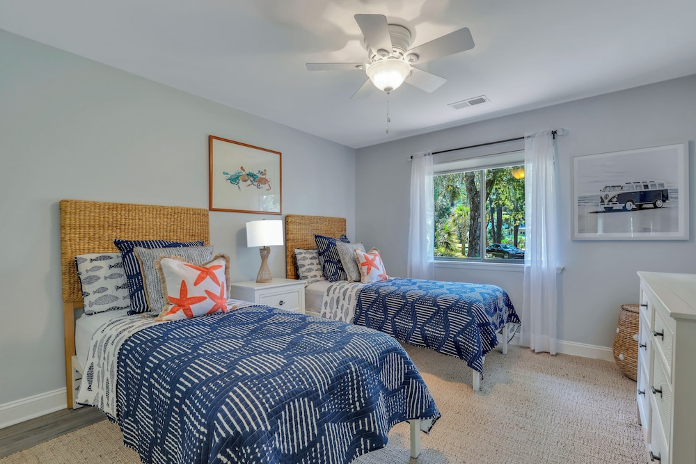 House, Multiple Beds, Kitchen, Pool View (4 Cannon Row)