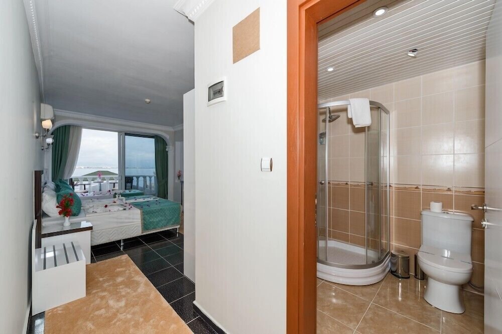 Standard Triple Room, Sea View photo 3