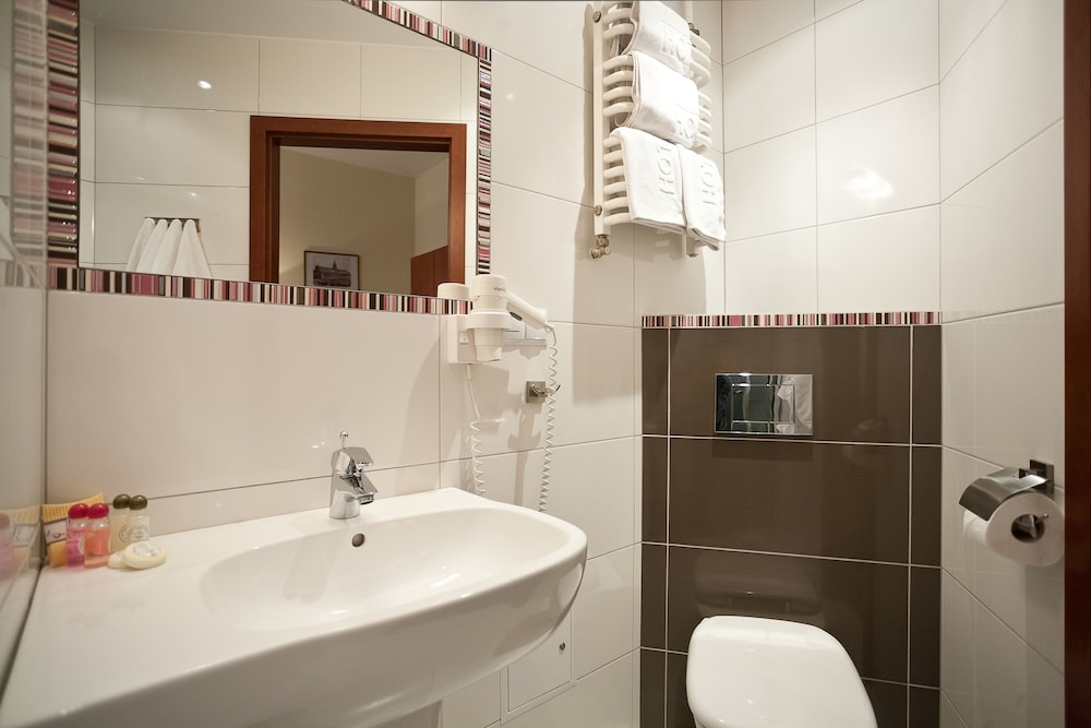 Standard Twin Room - Photo 7