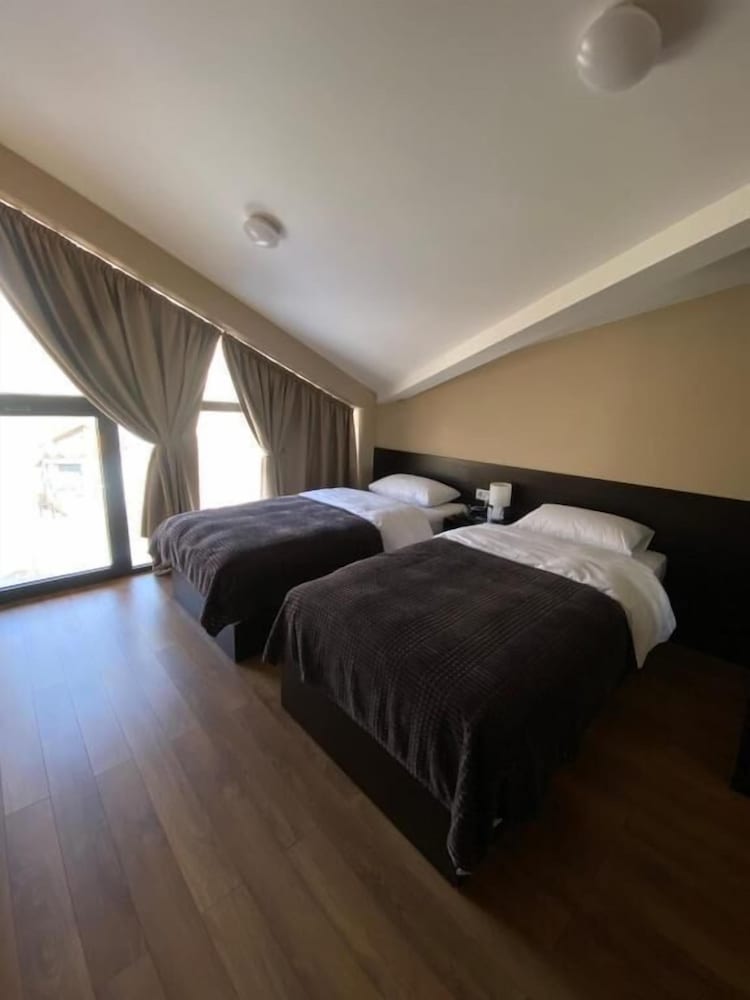 Standard Twin Room, 2 Twin Beds, Mountain View