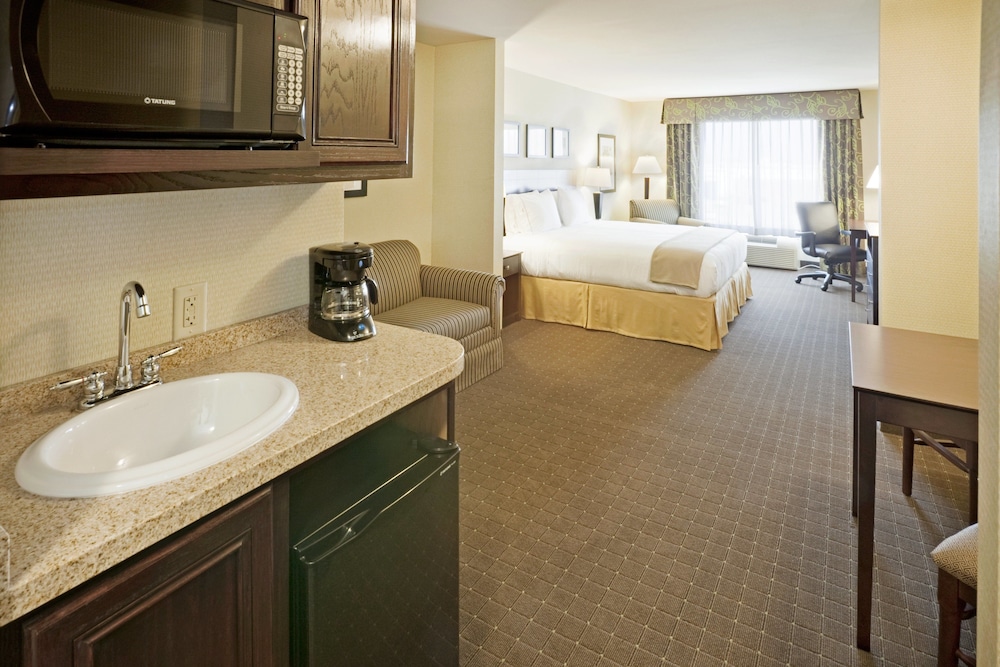 Suite, 1 King Bed, Accessible (Mobility) - Photo 2