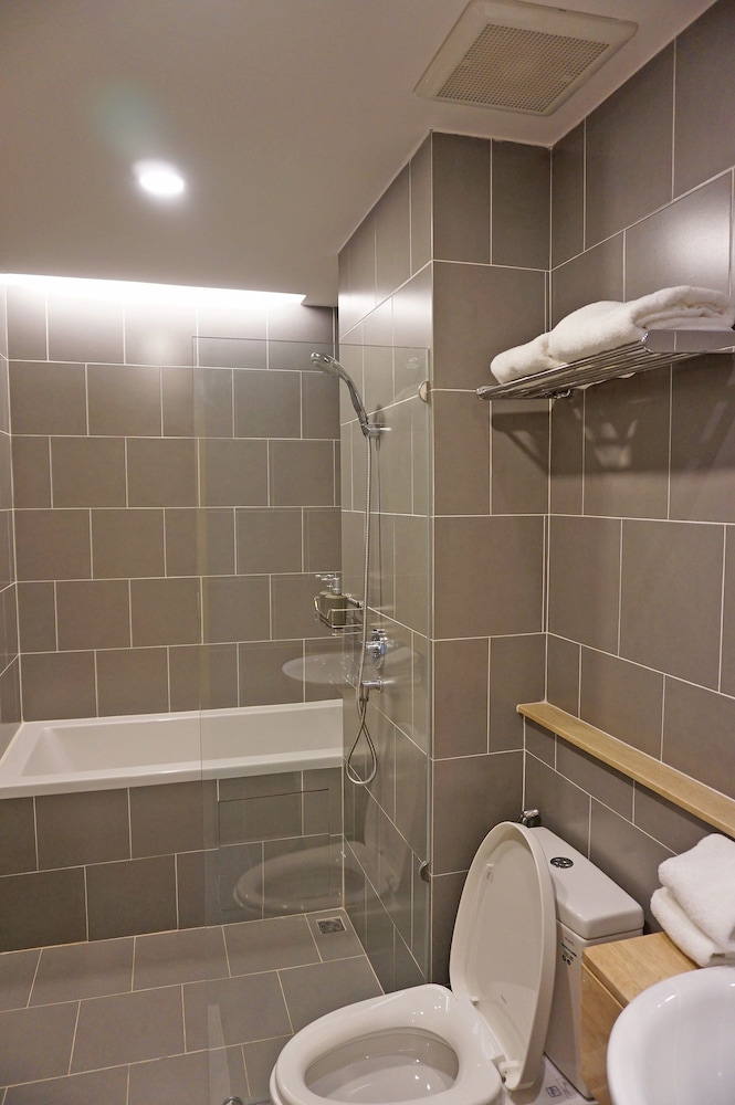 Deluxe Room, 1 Bedroom, Private Bathroom, City View photo 2