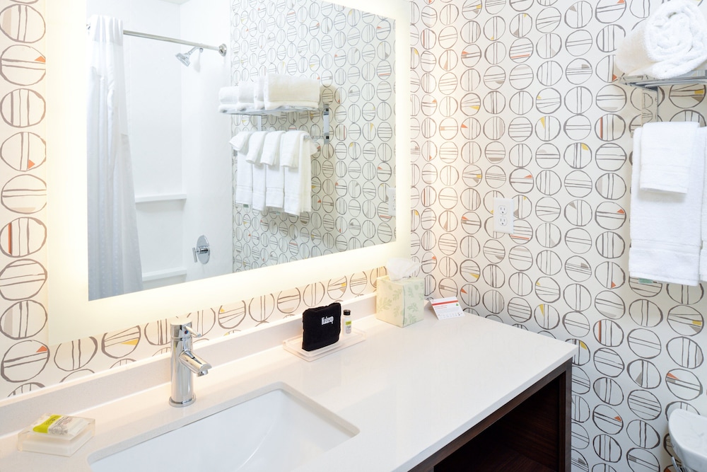 Suite, 2 Queen Beds (Communications) - Photo 9