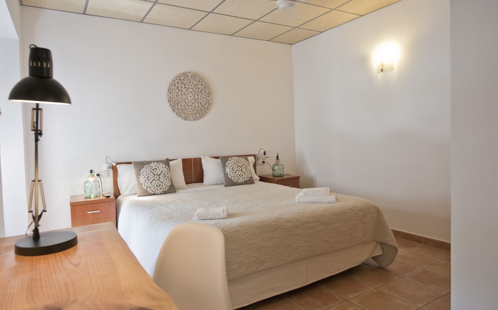 Deluxe Double Room, 1 Bedroom, Non Smoking photo 3