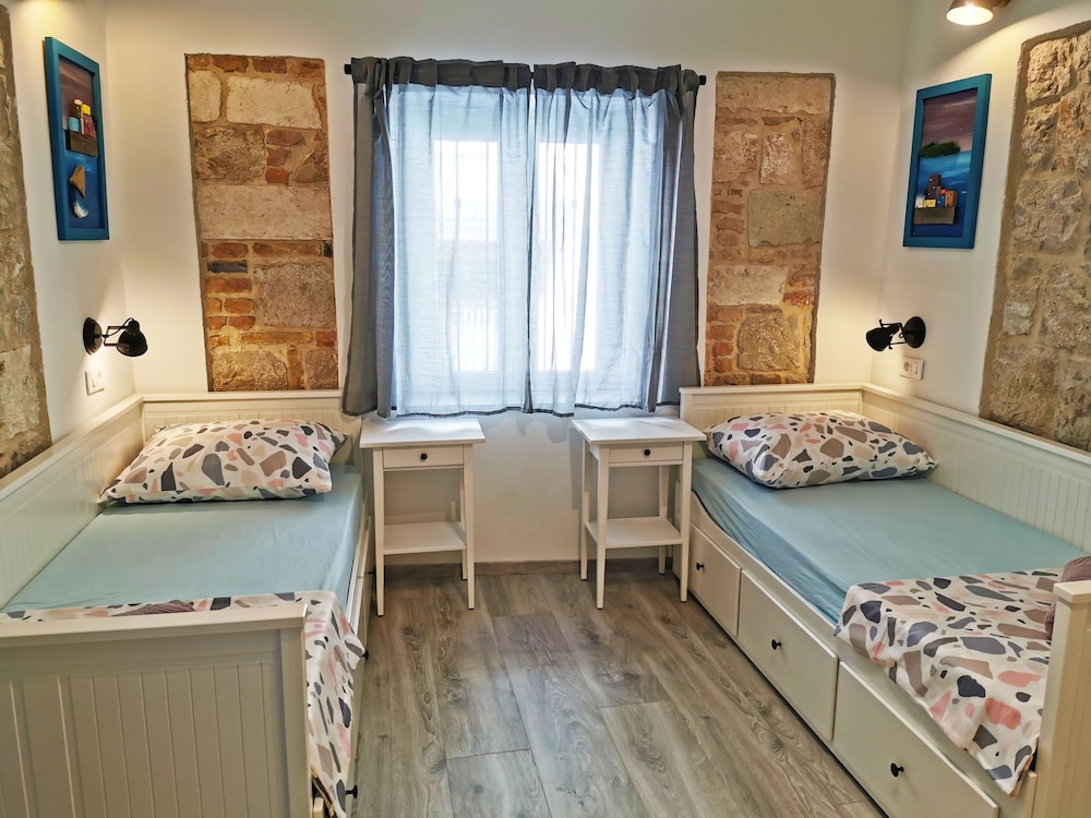 City Villa, 3 Bedrooms, Kitchen - Photo 19