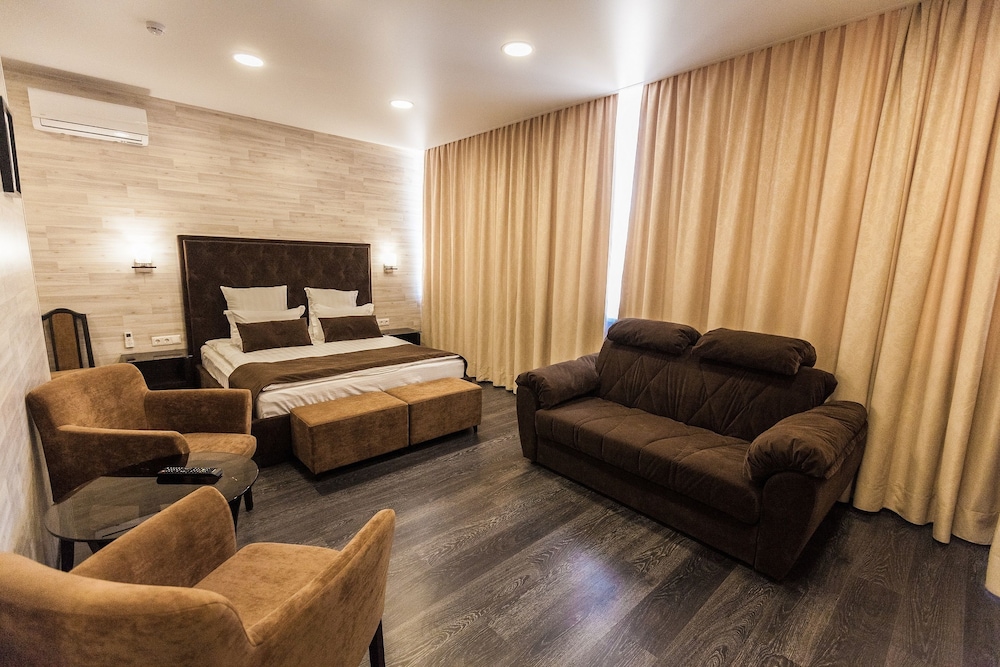 Luxury Studio, 1 King Bed with Sofa bed photo 2