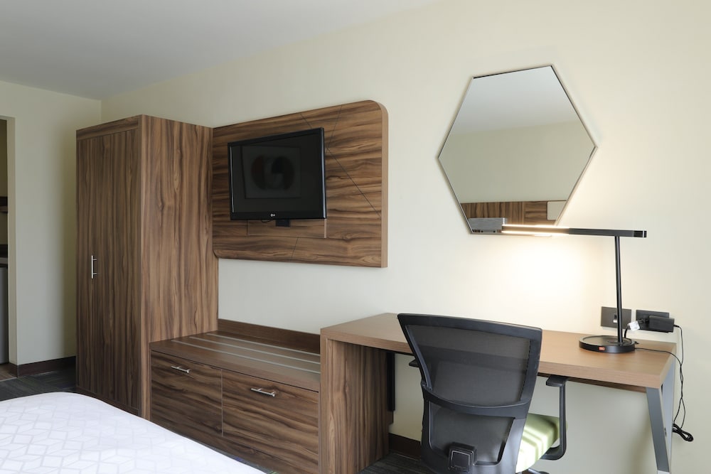 Standard Room, 2 Queen Beds - Photo 4