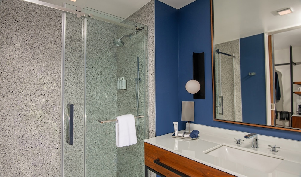 Room, 1 King Bed, Mountain View (Partial View) - Photo 4