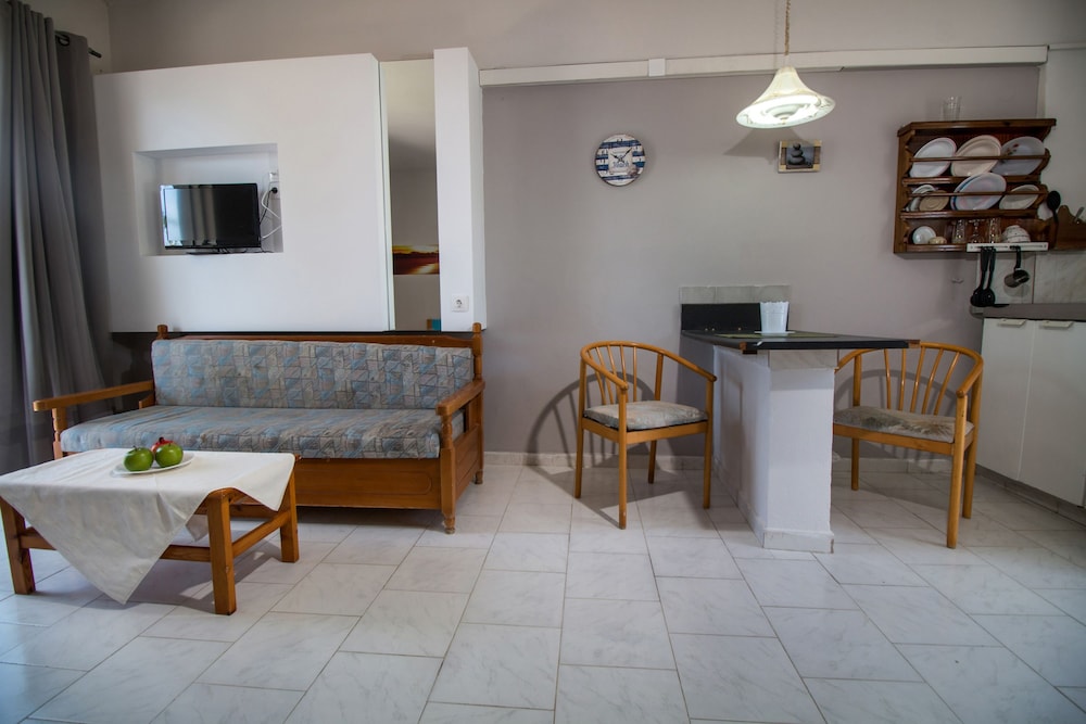 Classic Studio, 1 Bedroom, Terrace, Beachside photo 3