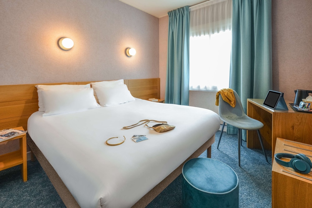 Standard Room, 1 Queen Bed, Non Smoking - Photo 1