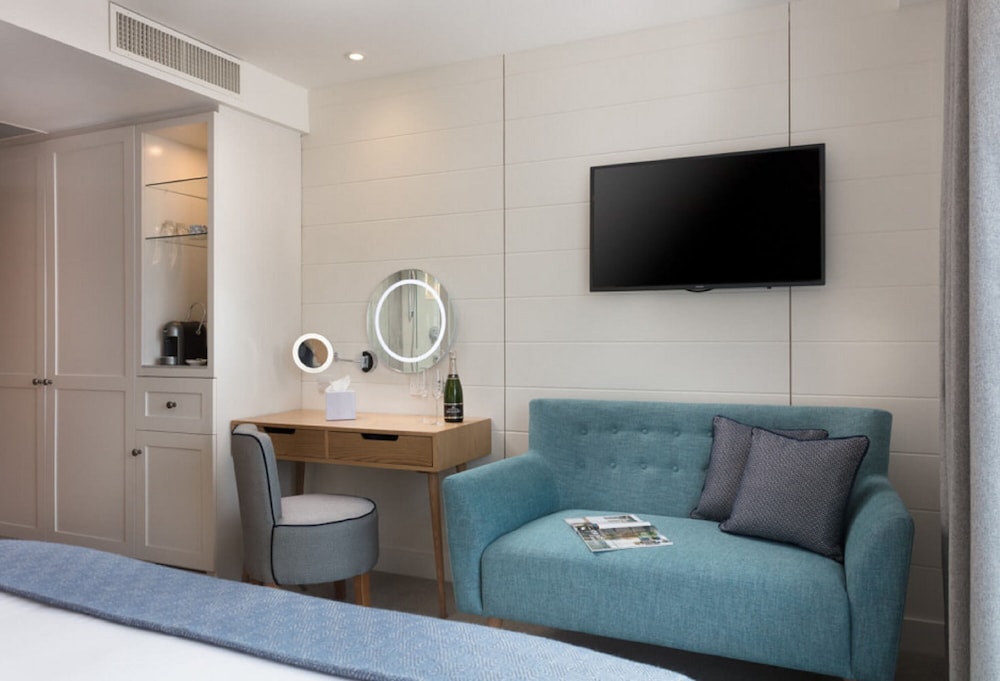 Luxury King with Sundeck - Photo 3