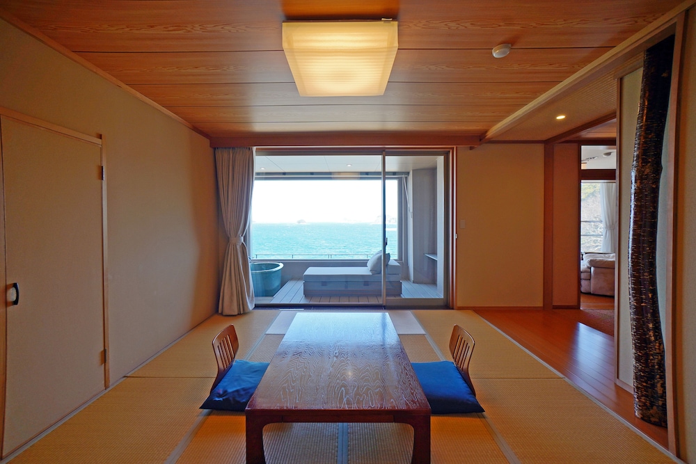 Standard Twin Room with Sea View, Non Smoking, Open air-Bath photo 2