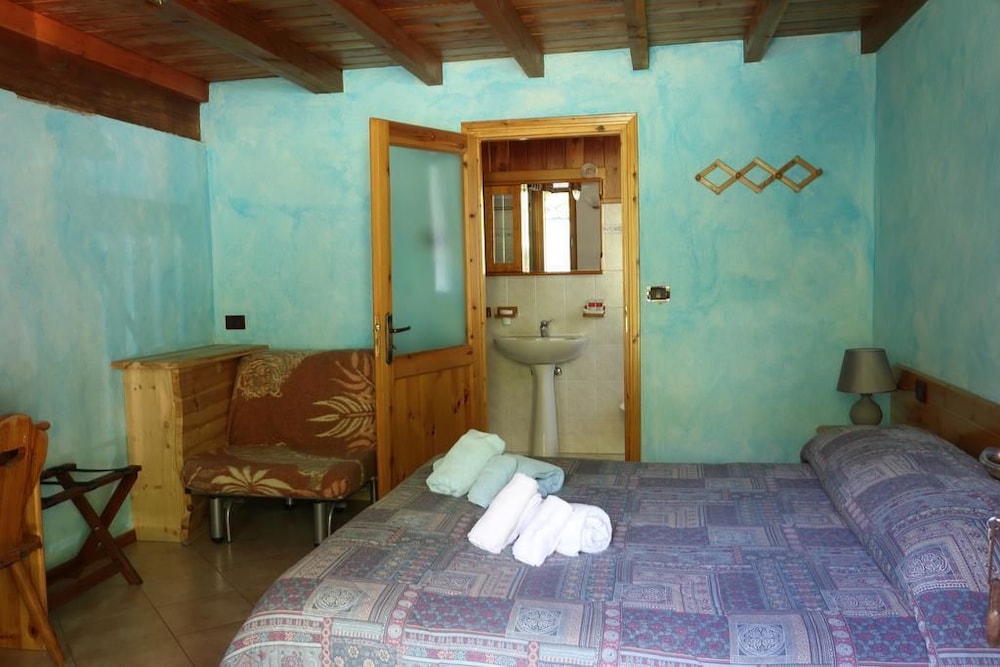 Standard Double Or Twin Room, 1 Bedroom, Ensuite, Garden Area photo 2