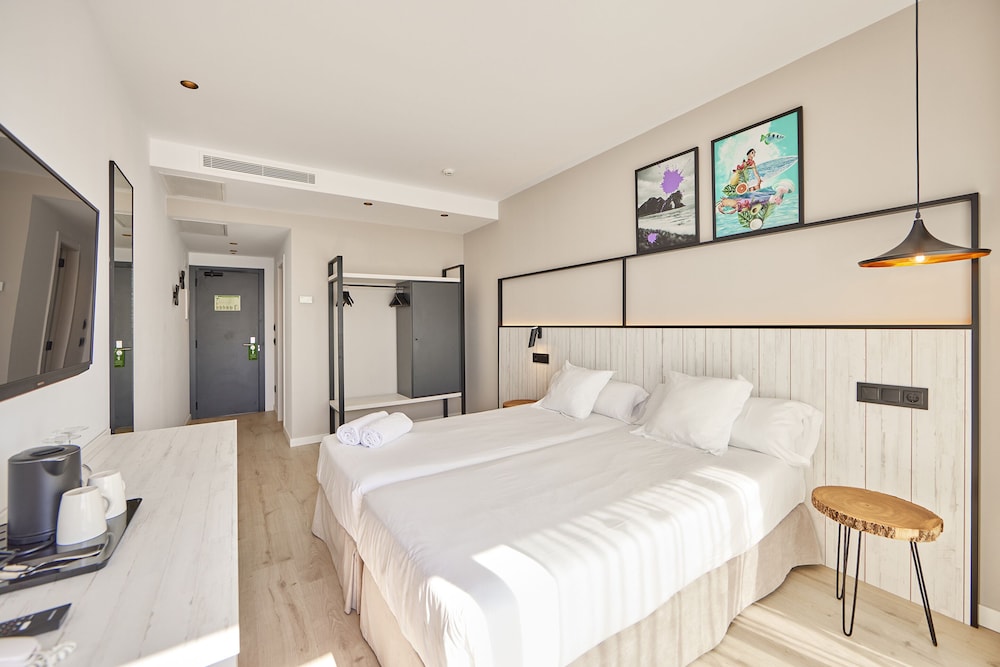 Standard Twin Room, Balcony 1