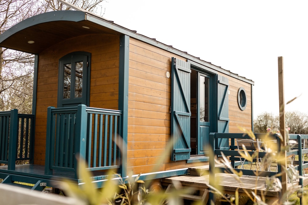 Wooden Caravan (Lou) photo 3