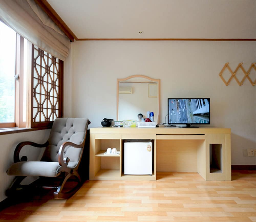 Traditional Room photo 2