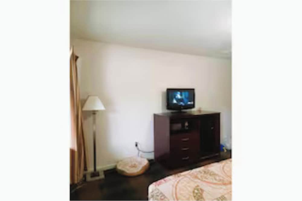 Room, 2 Double Beds, Non Smoking - Photo 1