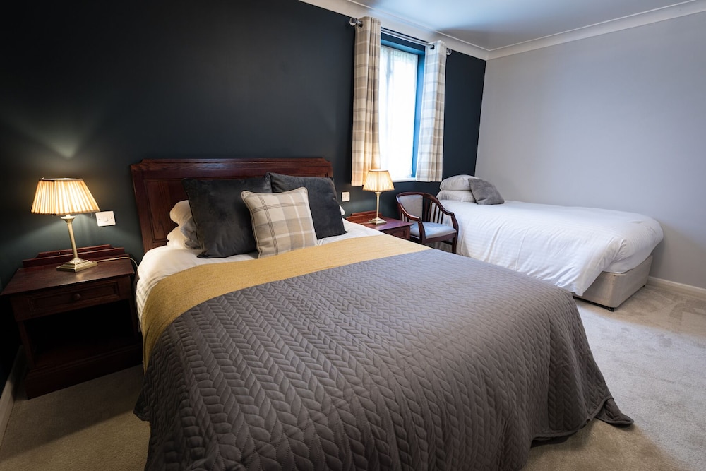 Triple Room, Ensuite (Priced  2 People Sharing) photo 1
