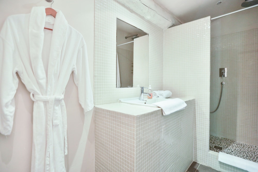 Double Room, 1 King Bed, Pool View photo 2