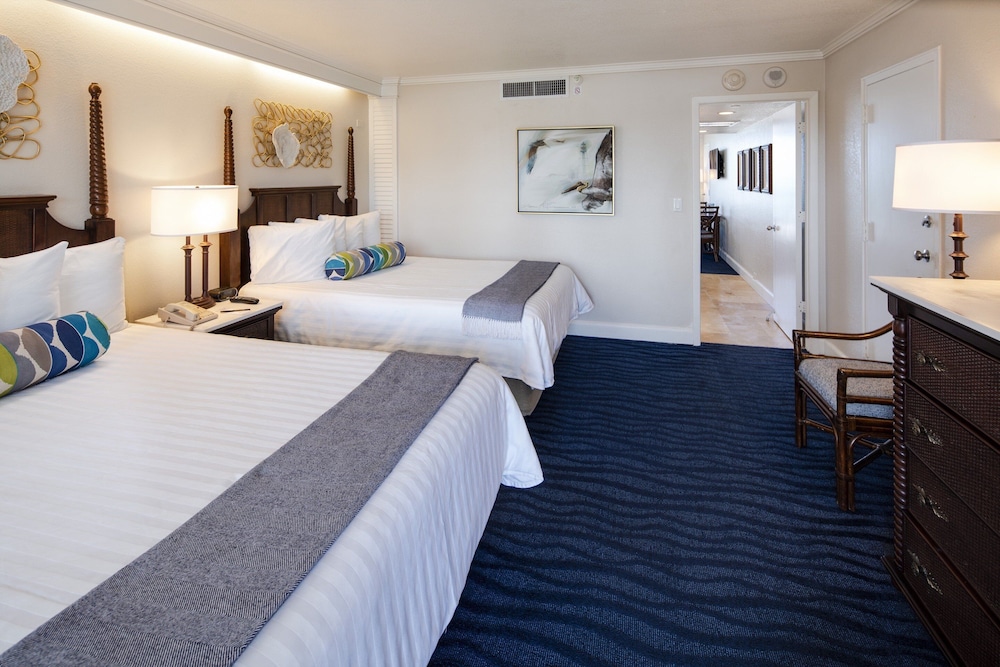 Tropical View Villa with Balcony 2 Queen Beds - Photo 3