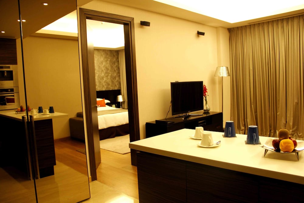 One Bedroom Apartment - Photo 2