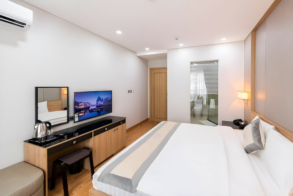 Deluxe Double Room, 1 King Bed, Balcony