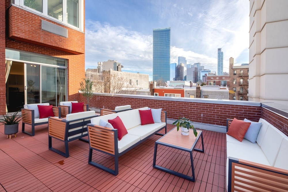 1 BR Suite with Private Patio - Queen Bed