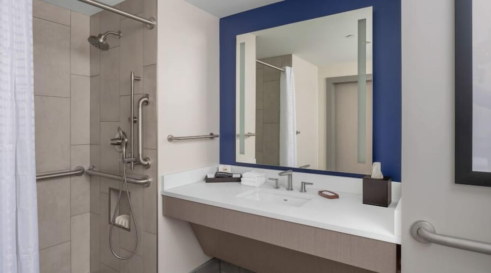 Riverview King Room Accessible