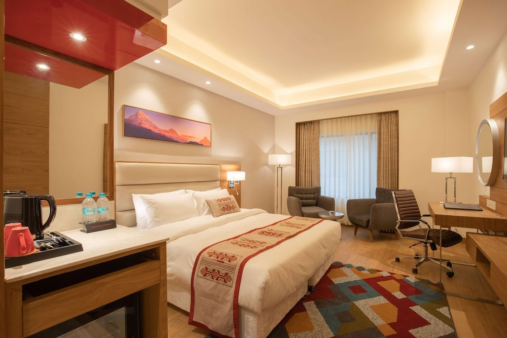 Deluxe Room, 1 King Bed, Non Smoking - Photo 3