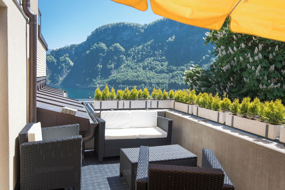 Family Condo, Balcony, Mountain View