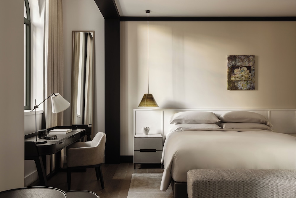 Premier Room, 1 King Bed, Accessible