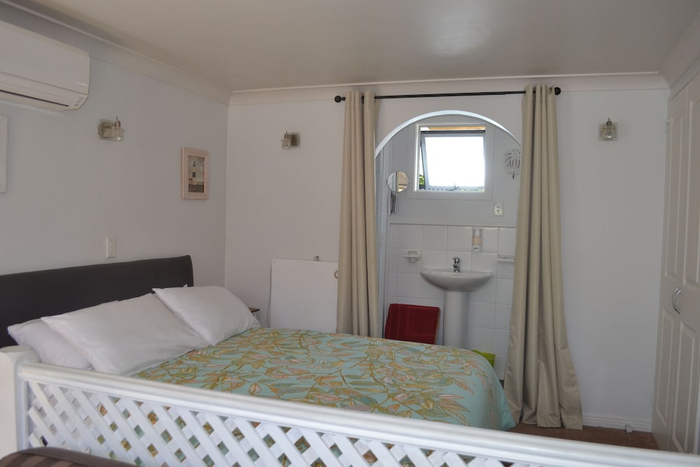 1-Bedroom Holiday Home